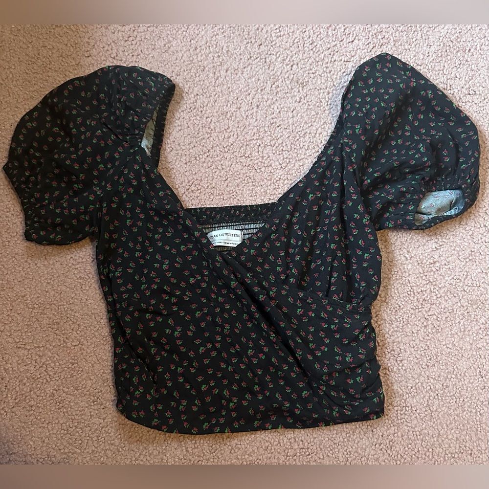 NWT urban outfitters Beth crop top floral print Side zip puff sleeves Small